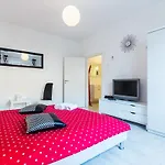 Fifi Apartment W. Parking In Old Town
